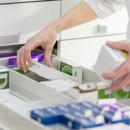 pharmacienne stock médicament