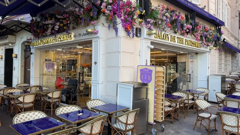 façade de la boulangerie du Saint-Antoine, à Cannes